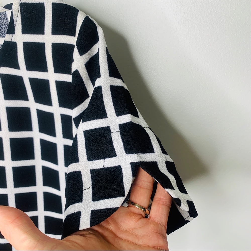 Mittoshop Black White Print Short sleeve Top Blouse Zipper Detail Size S… - Picture 3 of 7